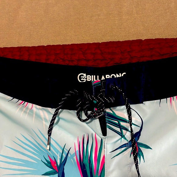 Men’s size 34 billabong short - Picture 2 of 5
